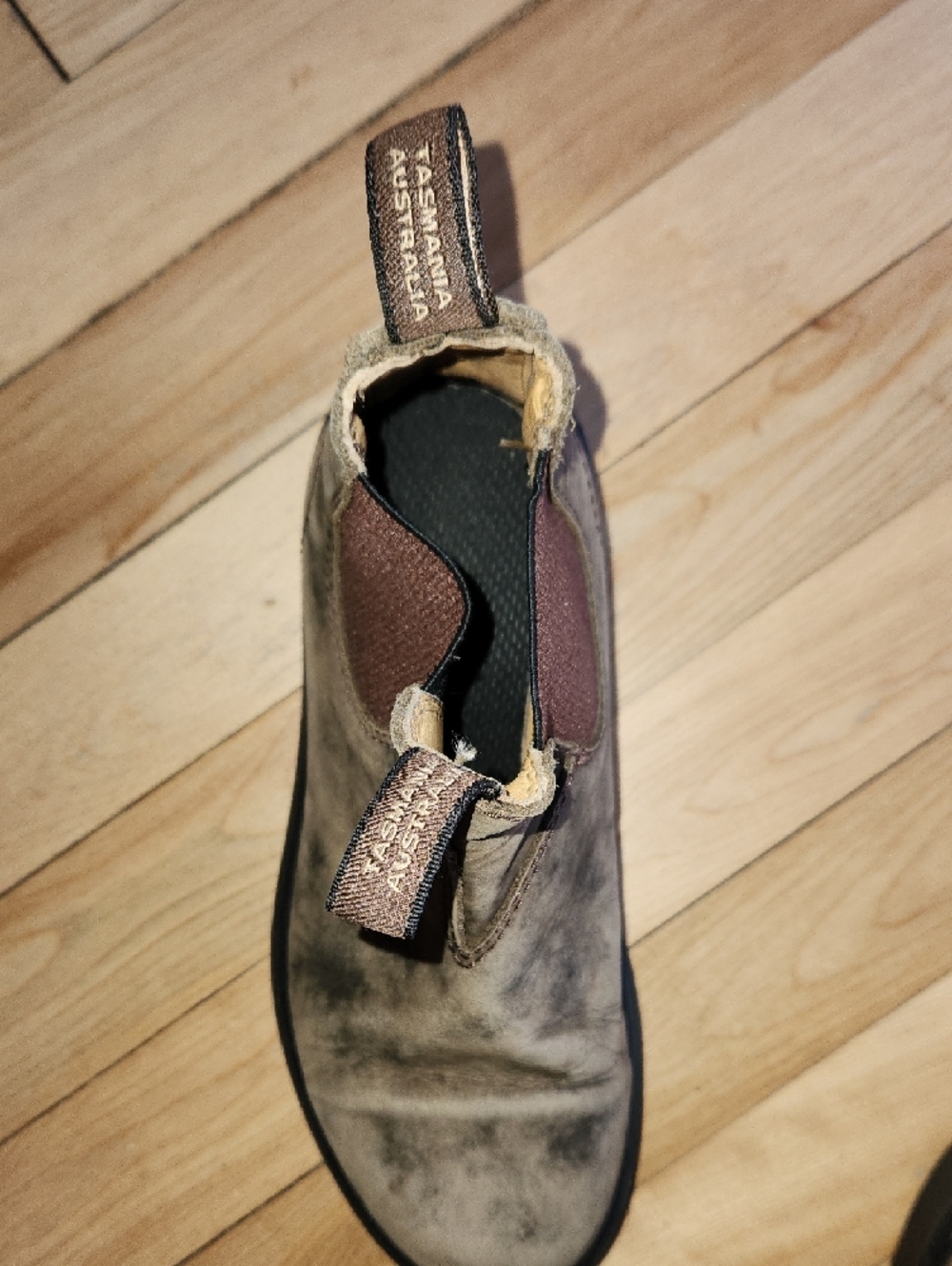 Blundstone Brown Distressed Leather Chelsea Ankle Boots - Picture 11 of 15